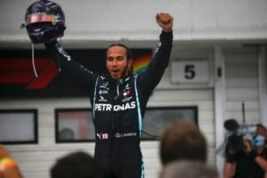 PETRONAS GRAND QUIZ e vinci l'autografo digitale certificato di Lewis Hamilton