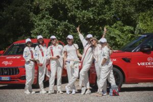 Apollo Tyres sostiene Cash & Rocket