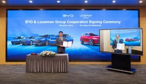 Cerimonia della firma dell’accordo tra il gruppo BYD e Louwman