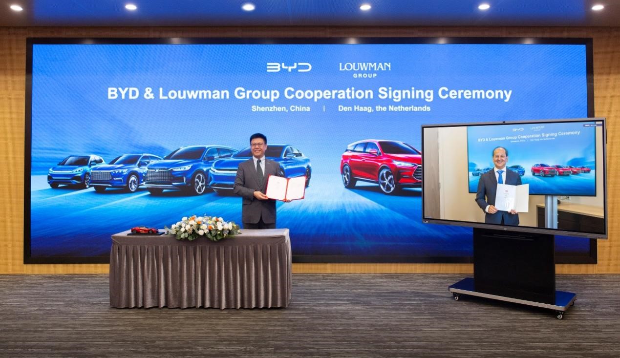 Cerimonia della firma dell’accordo tra il gruppo BYD e Louwman