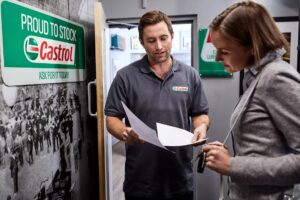 Sondaggio Castrol: quando consigliare un'officina
