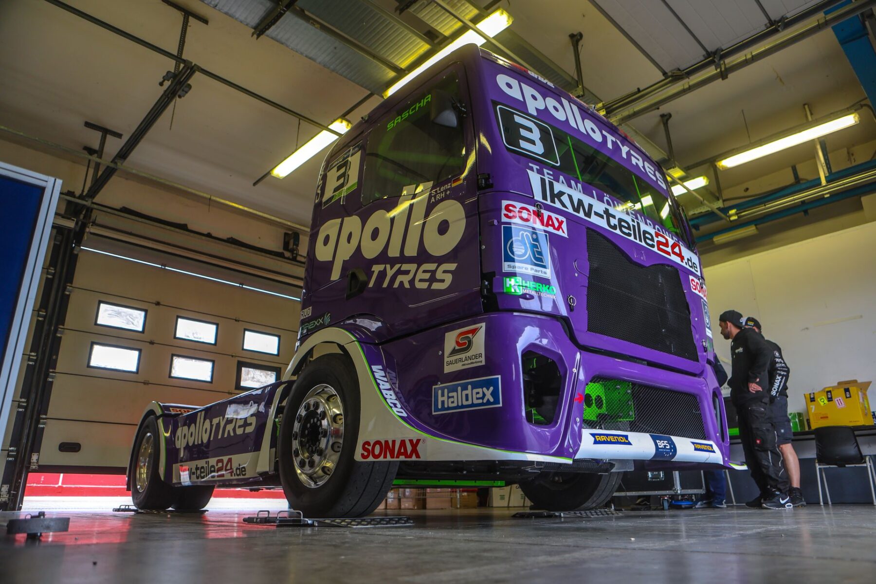 SL Apollo Tyres