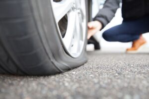 Sondaggio Apollo Tyres sulle forature delle gomme