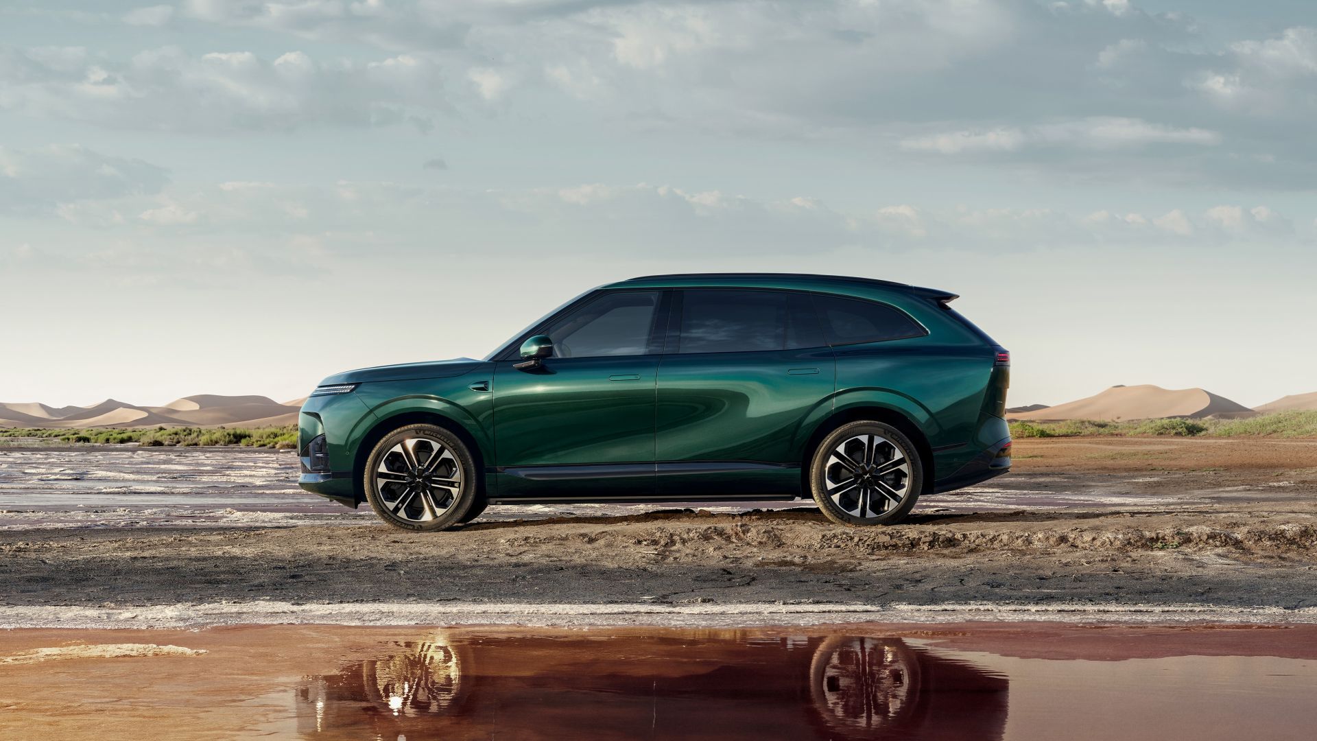 XPENG G9L Global Version Paris MotorShow